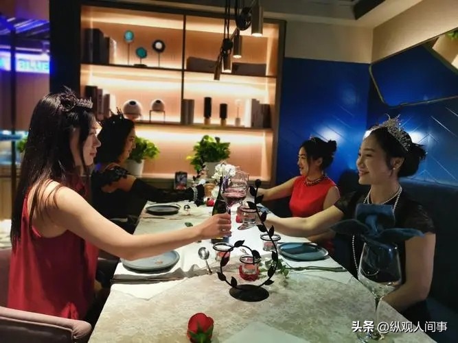 假名媛也有培训班？上海名媛拼单群，拼一条*袜丝**32个人得脚气