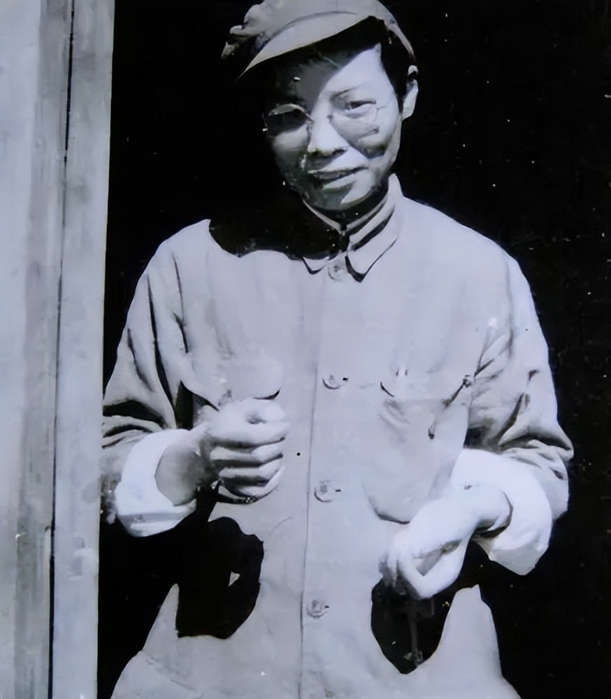 她是毛*东泽**赞叹的针灸名医，是周恩来关心的红色特工，也是石家庄第一位女*产党共**员