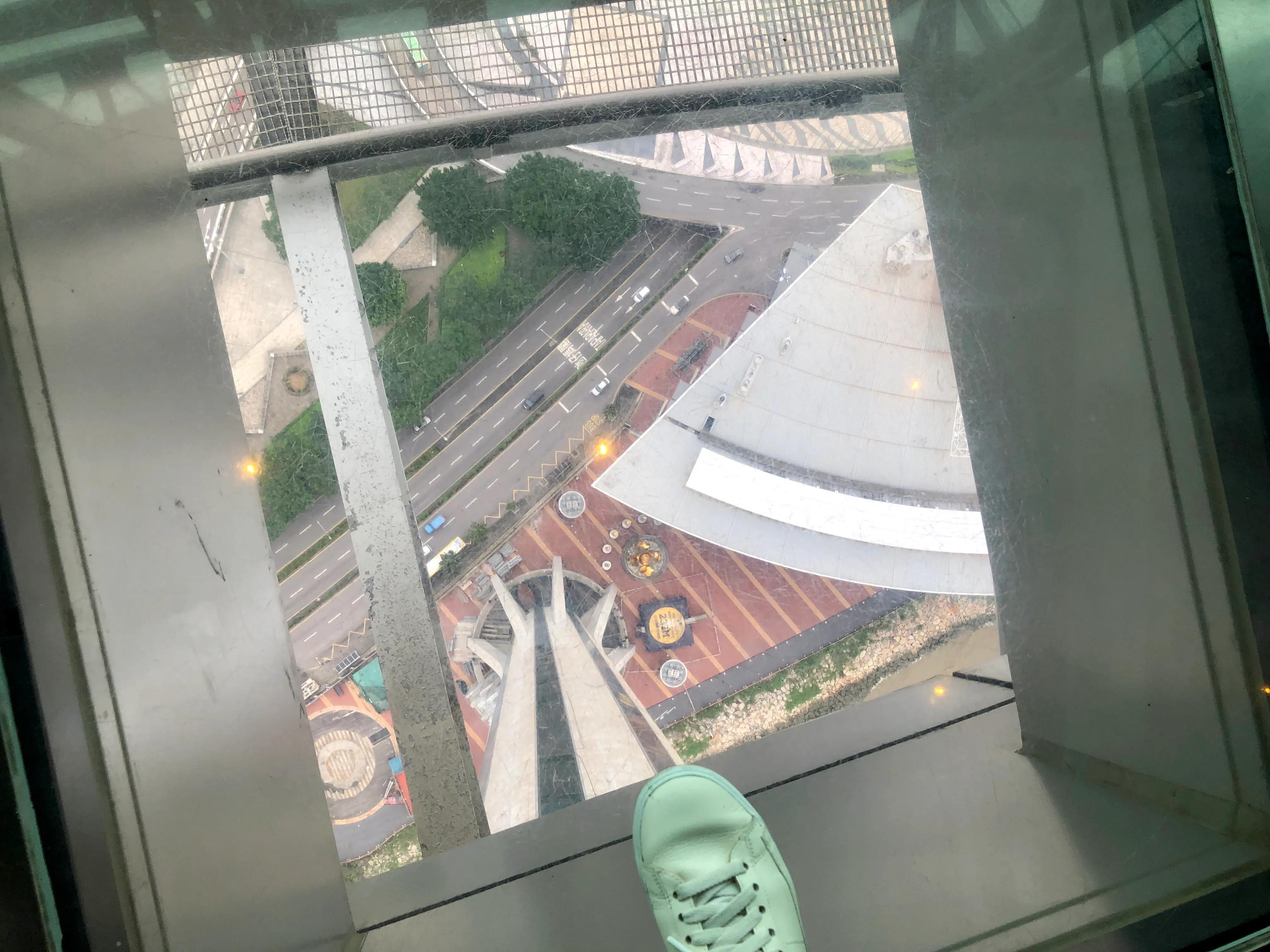 在澳门塔里面看蹦极,在澳门蹦极