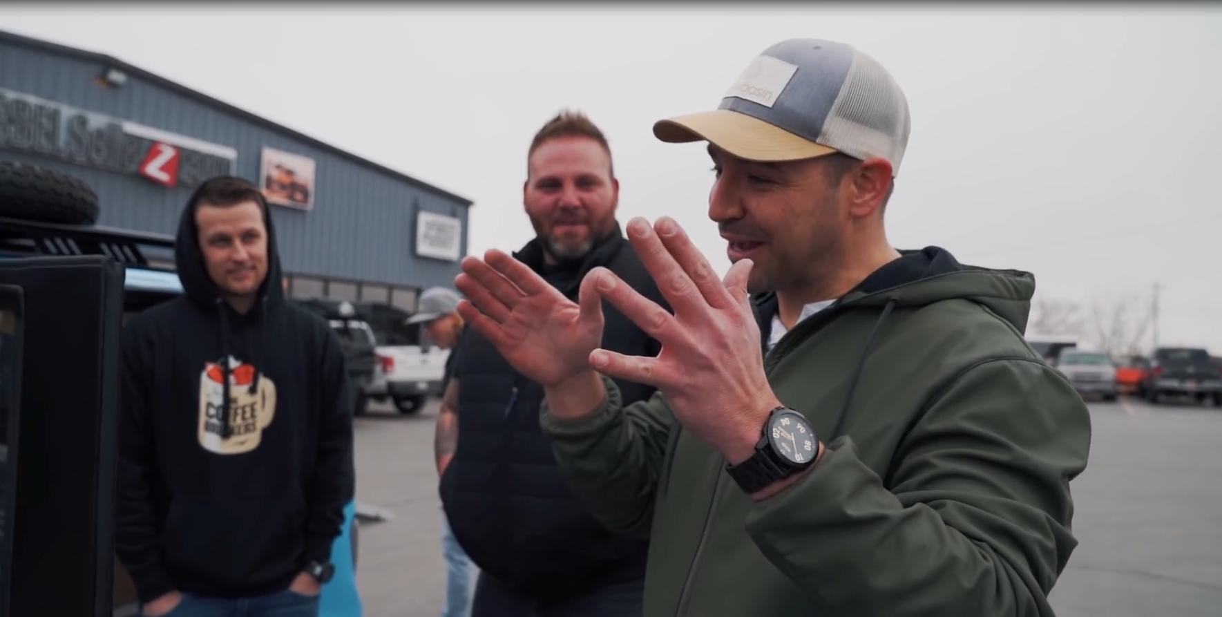 美国佬看不上我国电车，图便宜花2000买来试驾，却爱上了中国制造