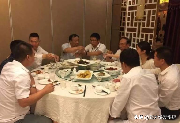 新人在酒桌上注意事项,酒场上的说话技巧和规矩