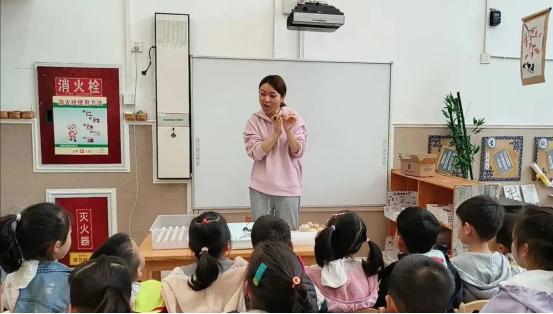 成都武侯六幼探索生命的奥秘之小鸡成长记