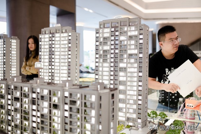 重庆一美女280万买房，230万卖掉，崩溃大哭:活不下去了