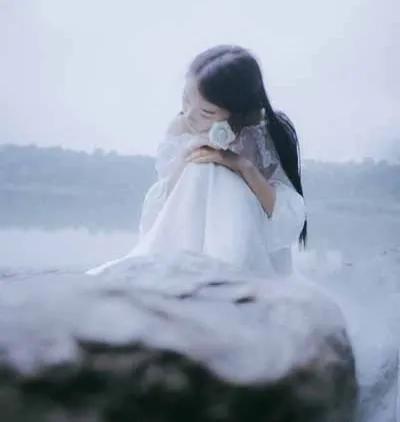 微小说：她的生活（十）他把手搭在她的胸上