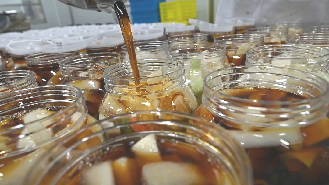 靖西汉子做“酸嘢”，10万单库存竟一天卖空