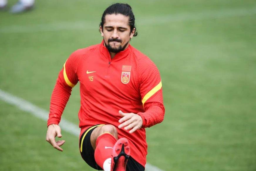 中国男足降薪反应,中国男足降薪前年薪一览表