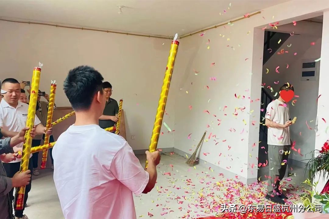 仲夏六月，美好将至|杭州东易日盛恭祝所有业主开工大吉！