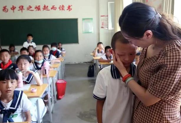 教师辞职领导极力挽留怎么回复,老教师主动辞职