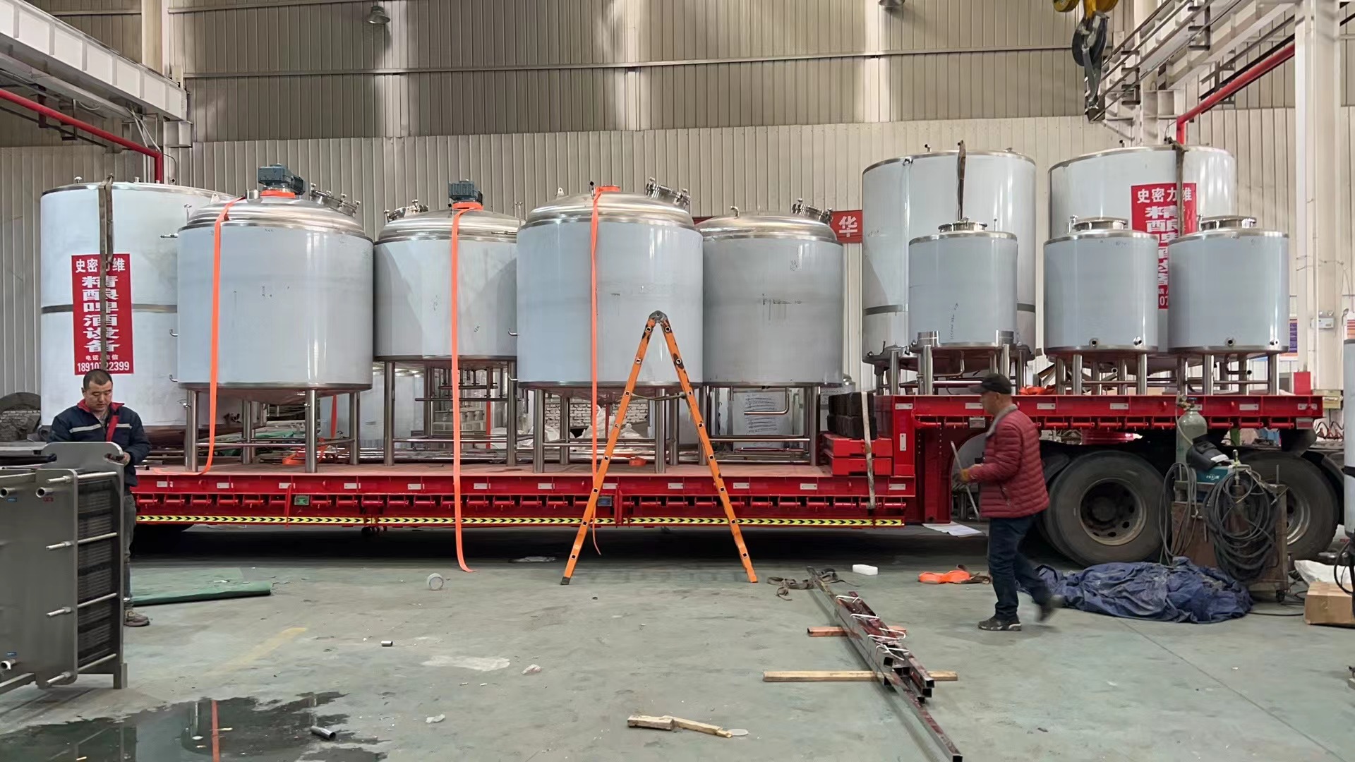 酿造现酿啤酒小型设备报价,大型啤酒发酵罐设备大概多少钱