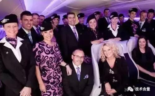 空姐制服每个年代的设计理念,中国国际航空空姐制服设计