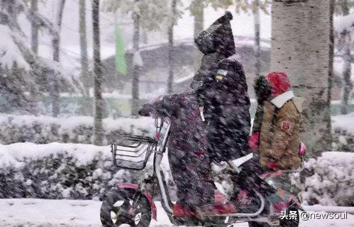 冬天电动车一骑就没电是怎么回事,冬天电动车没骑多久就没电了