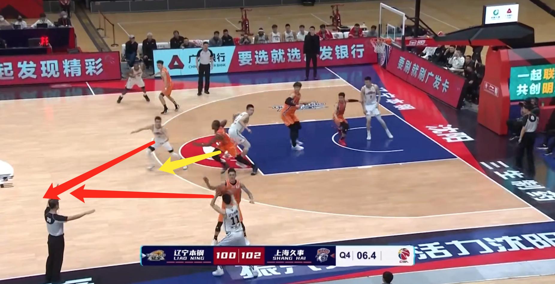 李春江提前猜到杨鸣的绝杀战术，指挥刘铮机智走位断掉赵继伟运球