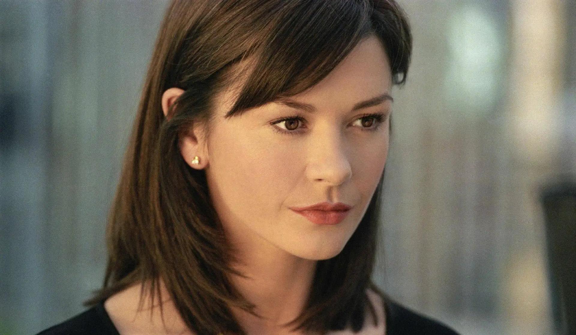 泽塔·琼斯：守了花心老公23年，女儿像父亲，儿子遗传她的高颜值