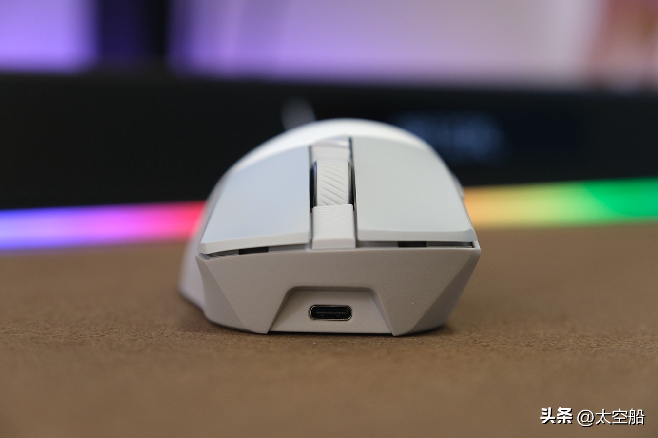 rog月刃无线鼠标aimpoint36k开箱,rog魔刃3鼠标评测