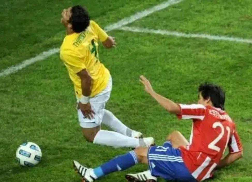 吴曦躲球慢镜头,吴曦躲球帝是什么梗