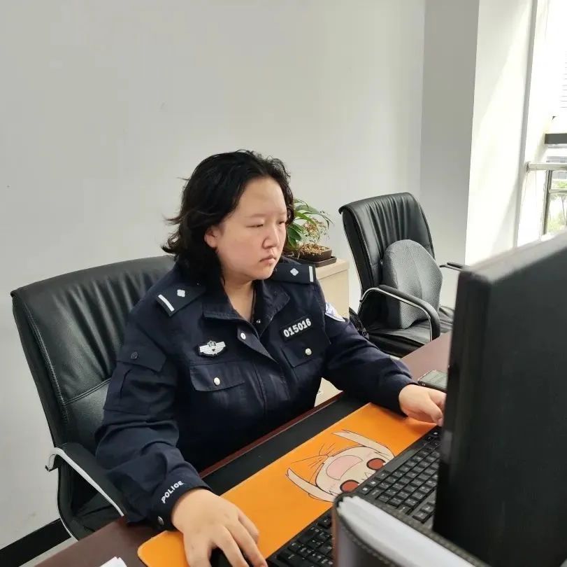 致敬了不起的她户籍女警海报,致敬了不起的她看守所女警