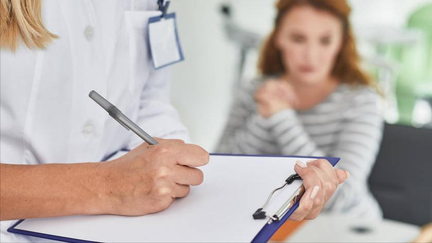 谈一谈：女性*裤内**上有黄色的分泌物，怎么回事？和妇科病有关么？