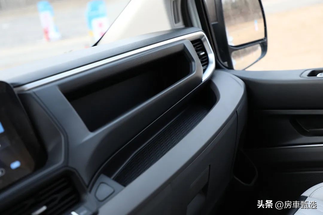 福特新全顺v362中轴低顶升顶房车,齐星全顺v362硬升顶房车