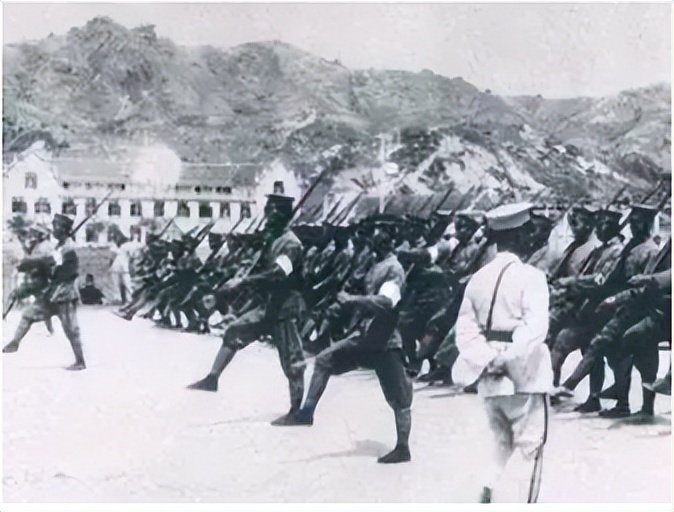 九一八张学良不抵抗关东军,张学良30万大军为什么不抵抗日军