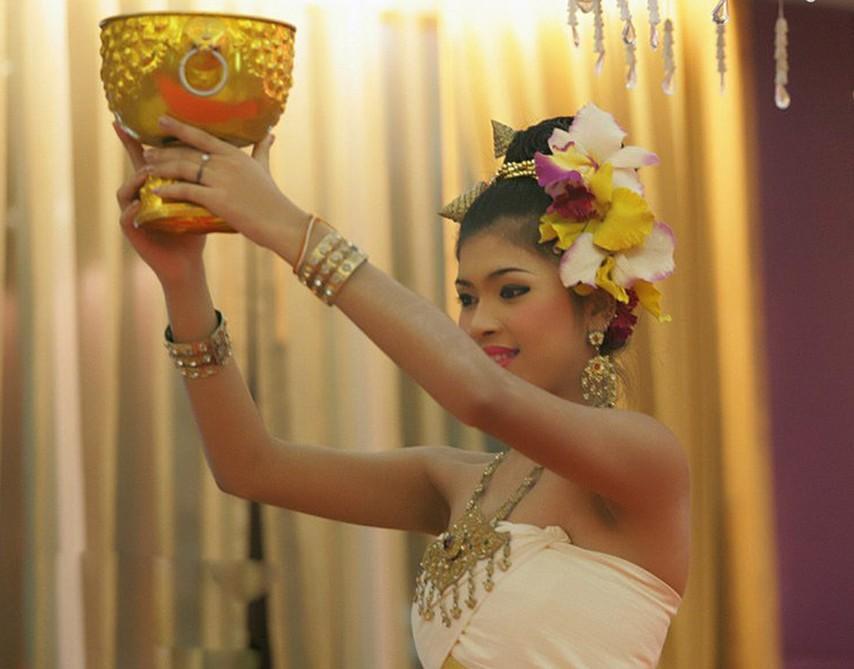 泰国人妖和女性有何区别,在泰国如何区分人妖和女性