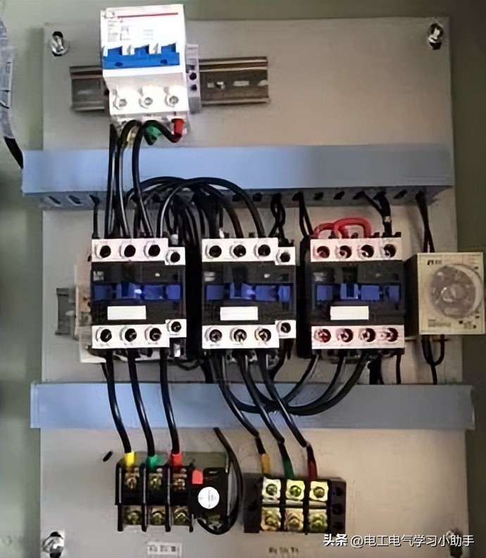 交流接触器吸合电压低的解决方案,交流接触器自锁电路加运行故障灯