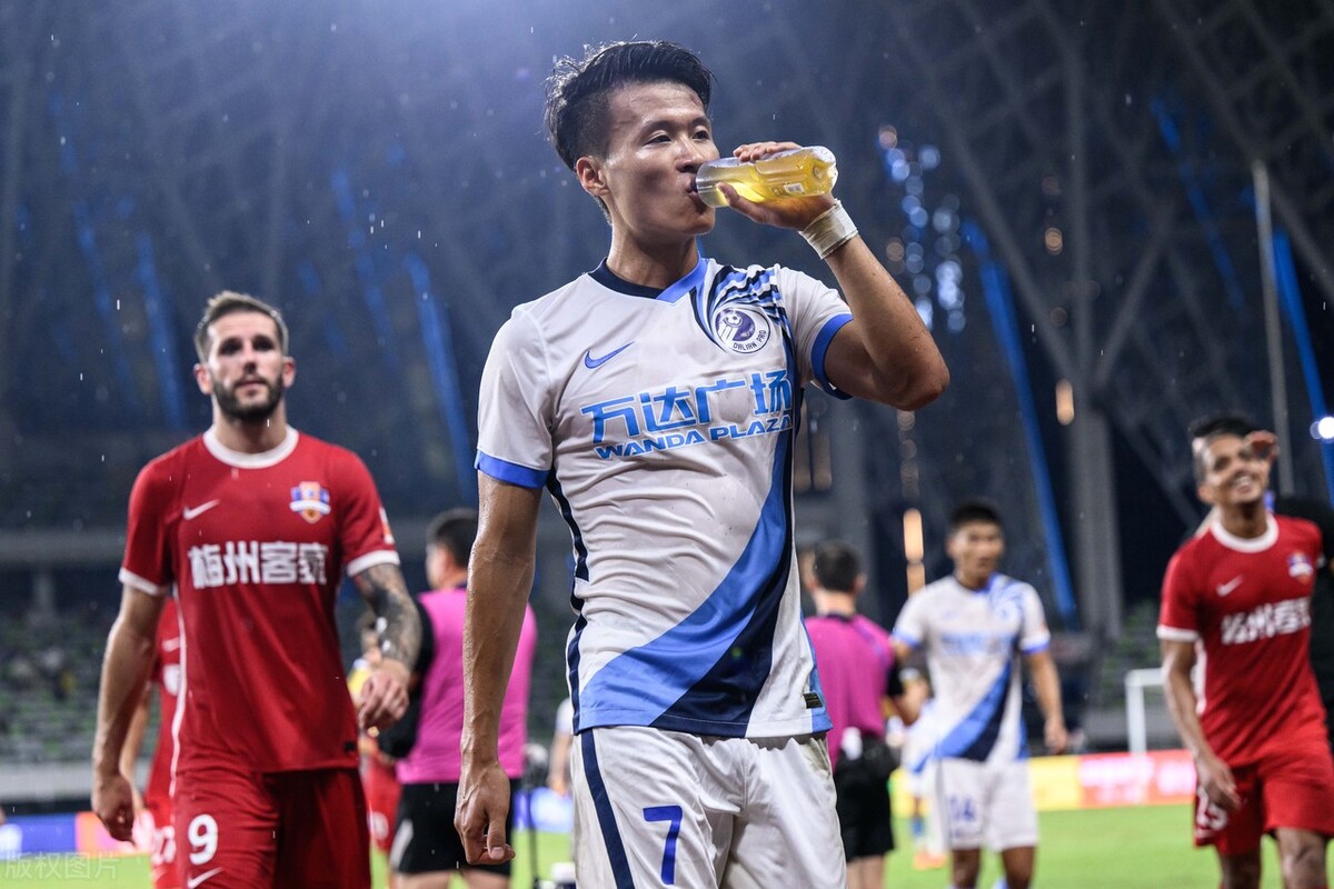 前皇马新星梅开二度,中超联赛大连人谢晖