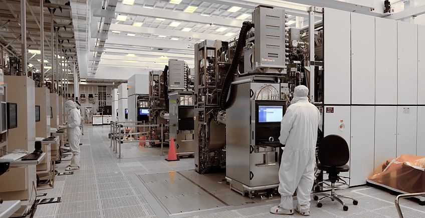 荷兰光刻机为何受美国控制,美国光刻机和荷兰差距