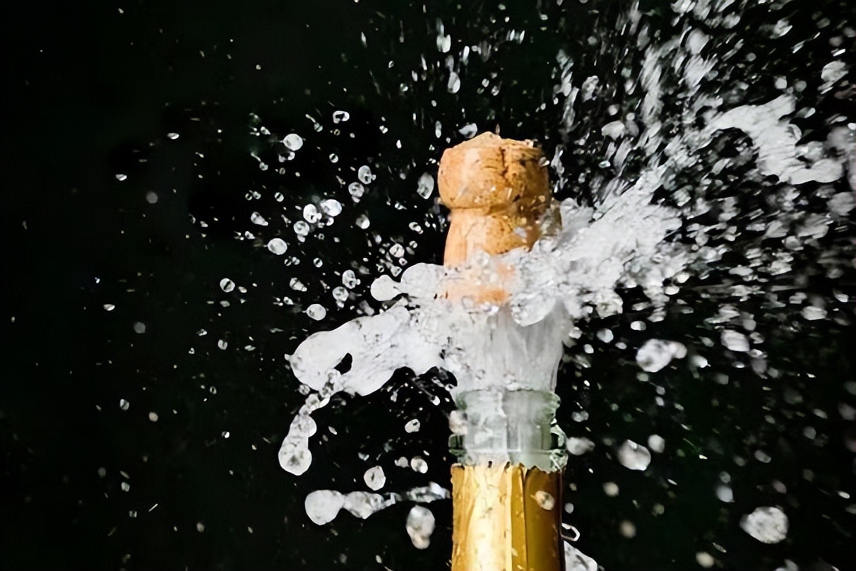 前锋中场后卫守门员各有几个人,前锋中场后卫守门员