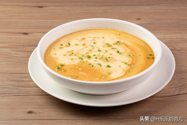 婴幼儿吃鸡蛋过敏的症状,婴儿对鸡蛋过敏怎么样迅速解决