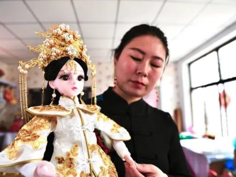 300位农村妈妈靠做古风娃娃增收，有网友表示：这玩意儿太渗人