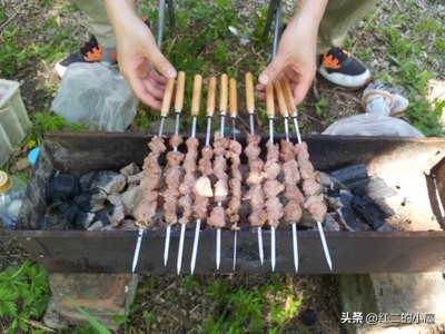 周末，我去陪伴患食管癌父亲，劝说他少沾烟酒，以免影响微创疗效