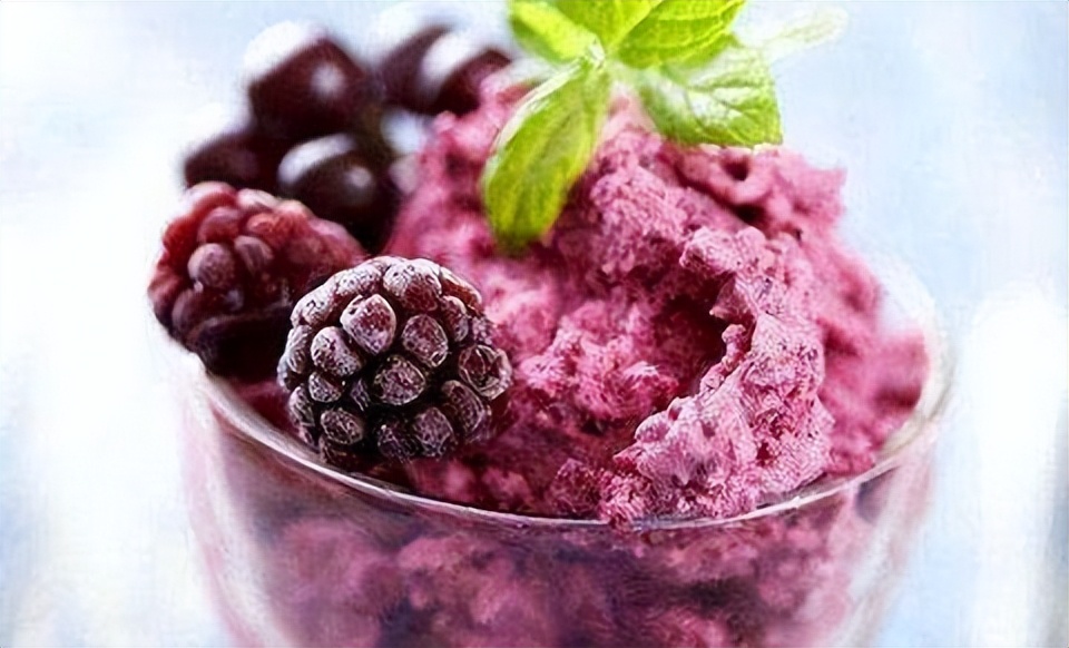 阳了嗓子疼服用什么药物,阳了嗓子疼适合吃点什么