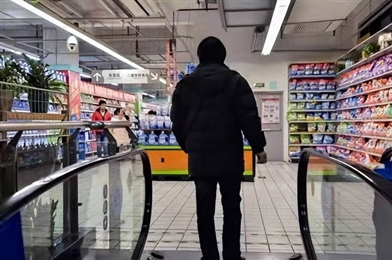 职业打假人花10w买凳子后续,职业打假人花10万买椅子买到真货