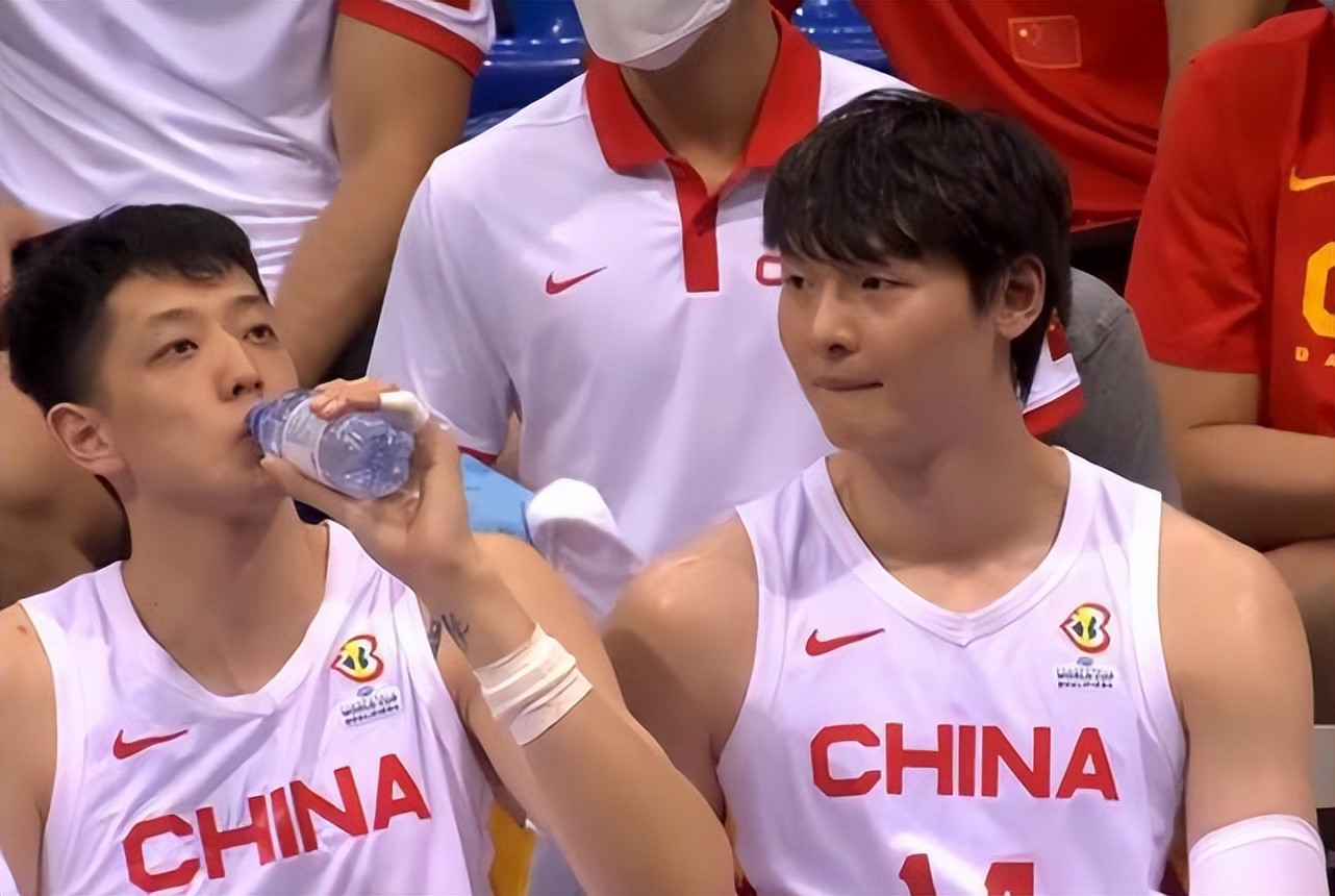 周琦能不能扛起中国男篮,周琦在中国男篮的表现