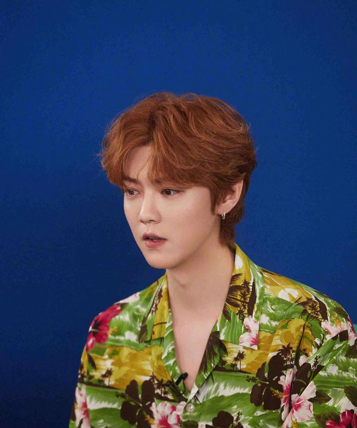 鹿晗帅气变装,鹿晗时尚大片复古风2019