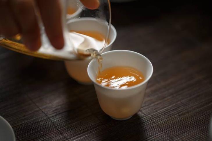 品茶生津润喉回甘,回甘生津喉韵锁喉技巧