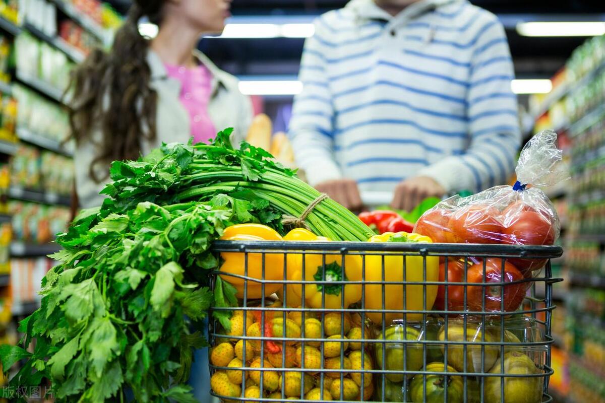 70岁老板开超市利润,开超市一年净赚300万