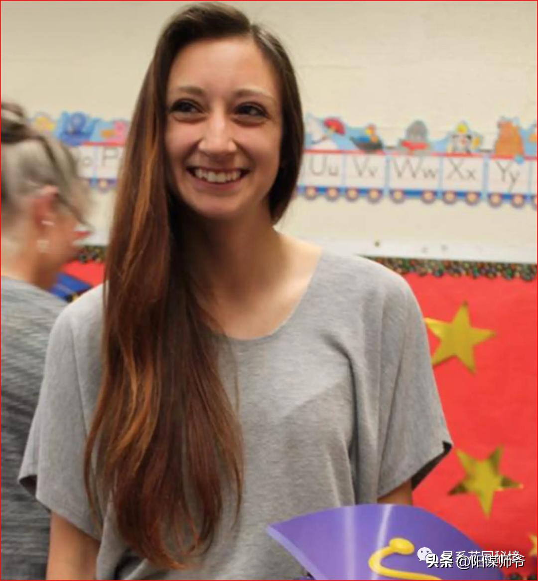 “教吸毒、给学生发5500条色情短”纽约变态女教师点燃社交媒体