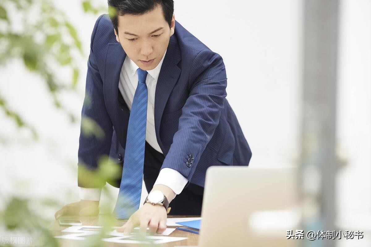 一个普通公务员怎样能当县长,普通公务员如何做到副县长