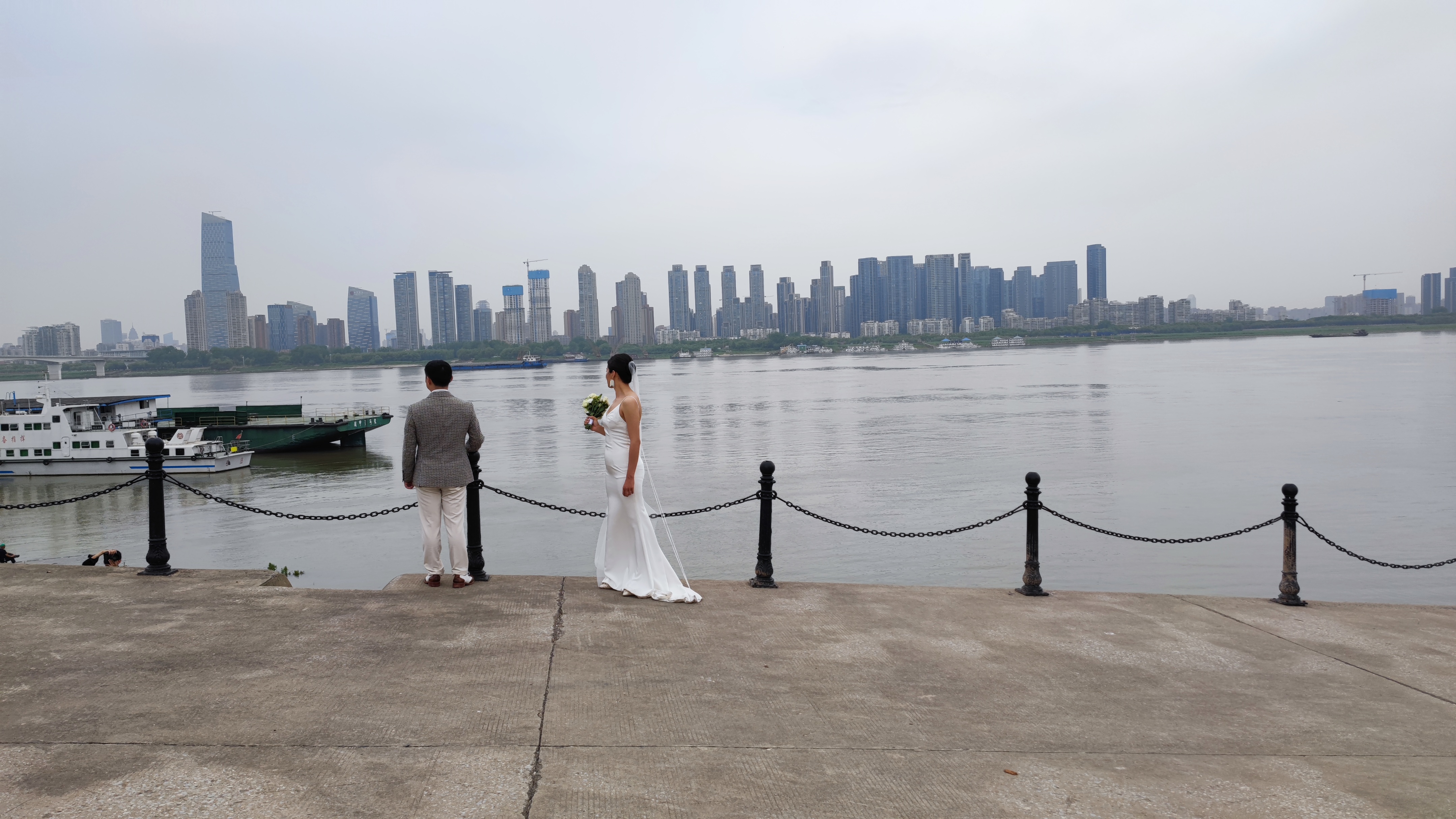 五一武汉江滩旅游人山人海,武汉青山江滩攻略