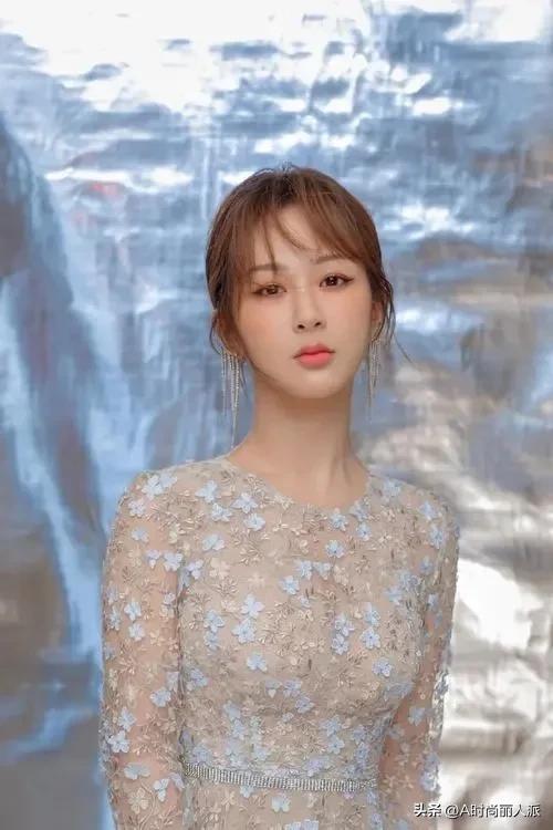 杨紫的惊艳写真照,杨紫牛仔短裤写真照片