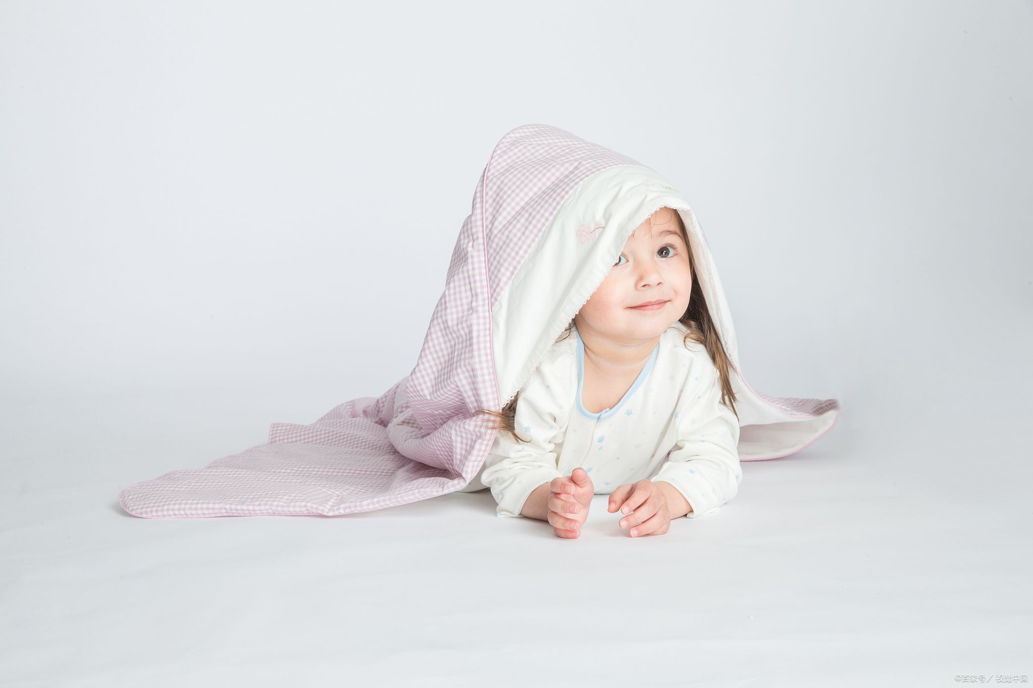 给男宝宝洗屁屁真的要翻过来洗吗,男宝洗屁屁的正确方法新生儿