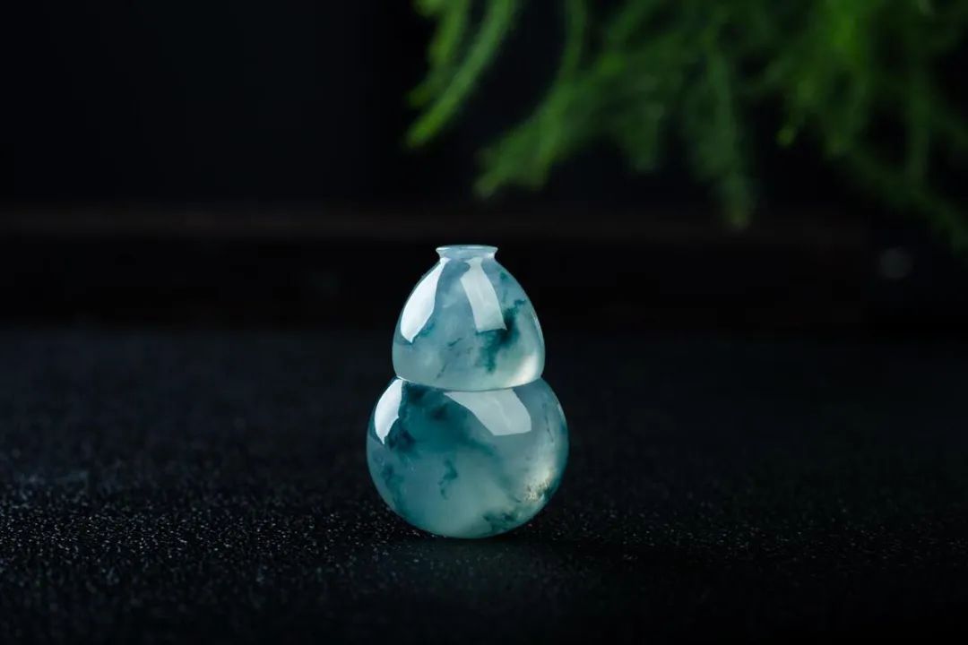 黄金与翡翠哪个更值得收藏,翡翠和黄金哪个投资价值高