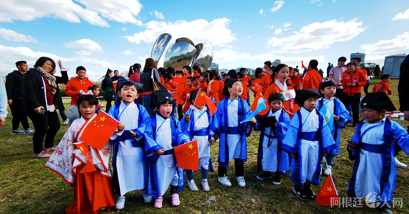 歌唱祖国，喜迎二十大：阿根廷侨界举行快闪大合唱活动