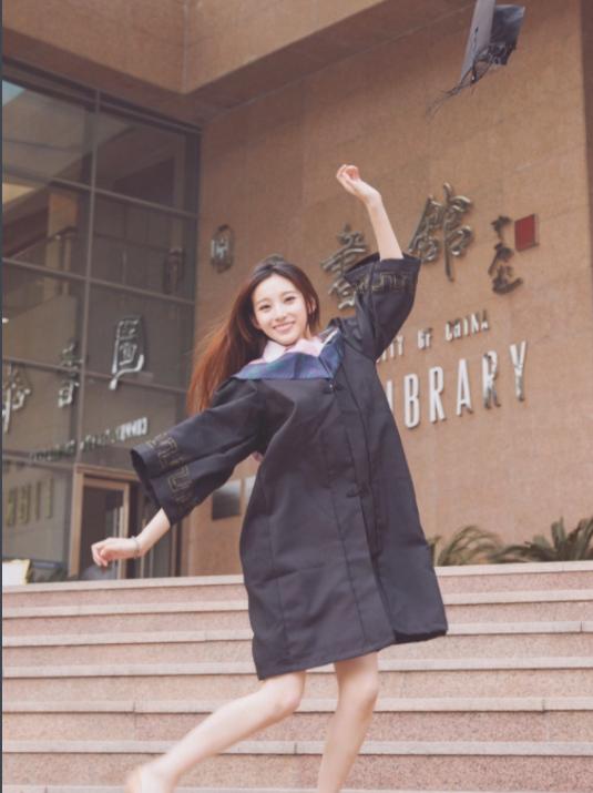 马凡舒回归《天下足球》，人气一路飙升，被赞是董卿接班人