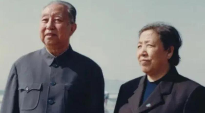 他官至正国级，真名很少人知道，化名却家喻户晓，最敬重毛主席