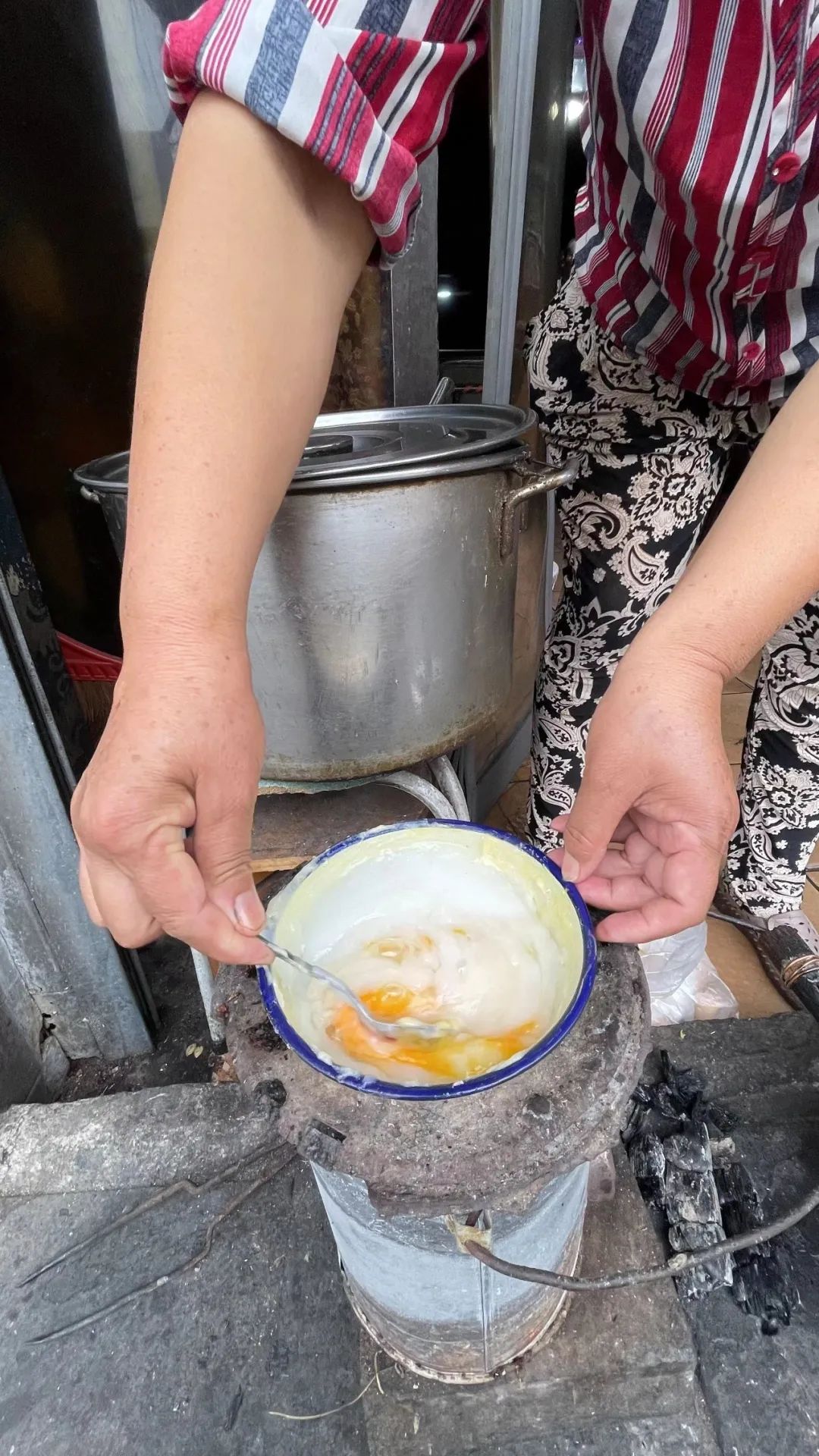 外地朋友来四川吃美食,外地朋友来四川吃苍蝇馆子