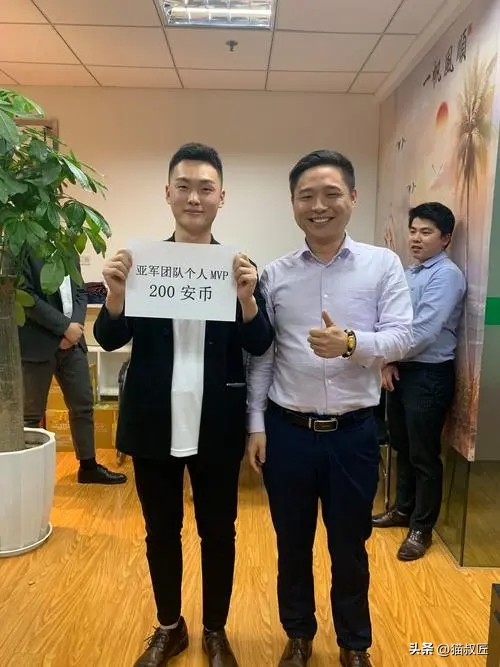 怪事：小伙为了替父亲和自己吹的牛圆谎，竟然租下北京的别墅