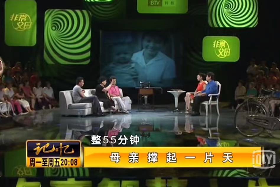 胡军的父亲当过兵,胡军有几个妻子