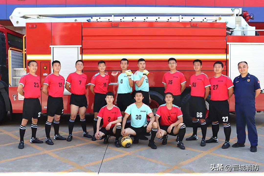 绿茵场上展风采,绿茵场上